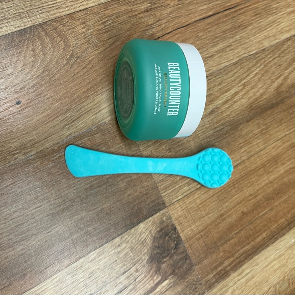 Beautycounter Facial Mask with Applicator - Teal